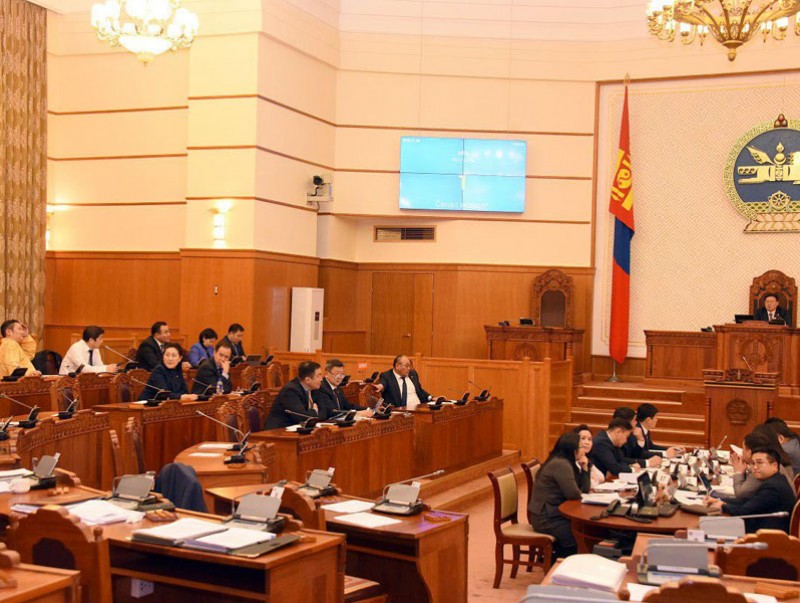 Тэтгэвэр барьцаалсан зээлийн төлбөрийг төрөөс нэг удаа төлөх хуулийн төслийн анхны хэлэлцүүлгийг дэмжлээ
