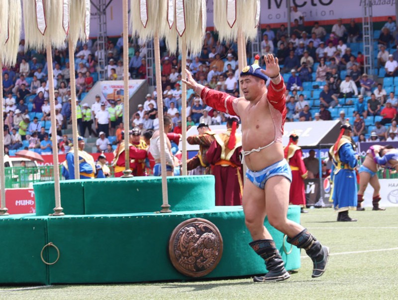 Ц.Содномдорж: Улсын наадмын үеэр гуяны арын булчингийн уут задарсны улмаас барилдаанаа түр зогсоосон