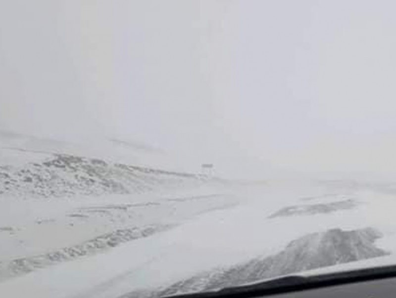 Цасан шуурга шуурч байгаа тул анхаарал болгоомжтой зорчино уу