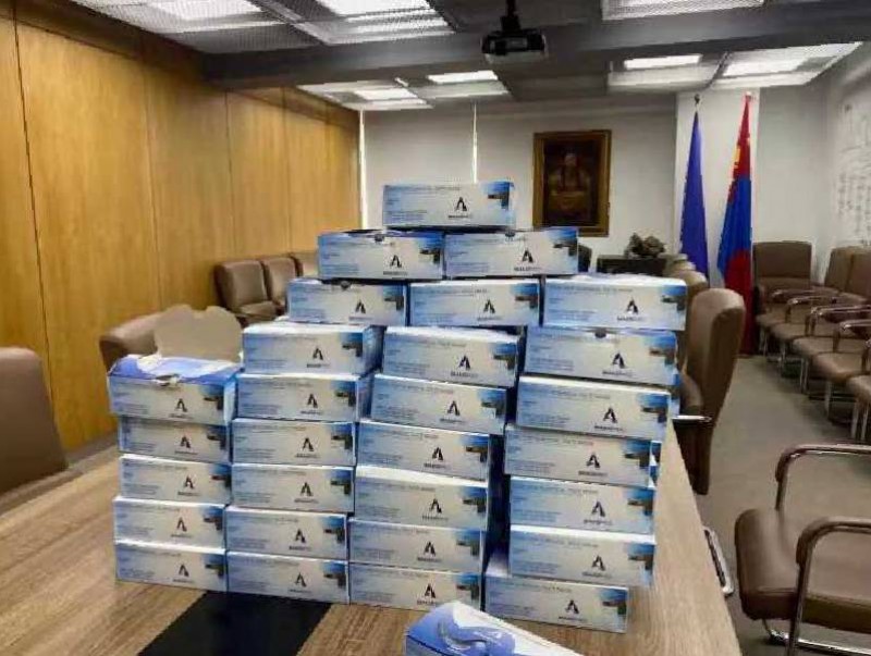 Монгол компани ӨМӨЗО-ны Рашаан хотод 4000 ширхэг амны хаалт хүргүүллээ