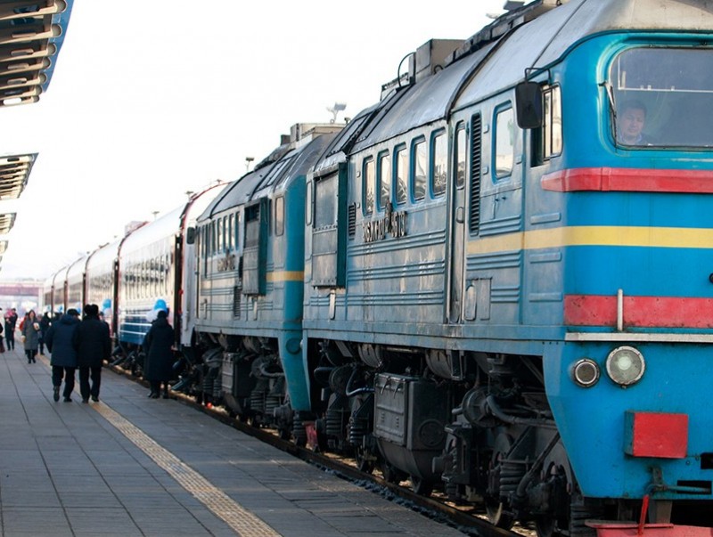 Орон нутгийн зорчигчийн галт тэрэгний хөдөлгөөнийг зогсоолоо