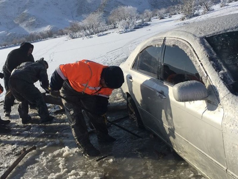 Гол мөрний мөсөн дээгүүр зорчихгүй байхыг анхааруулж байна