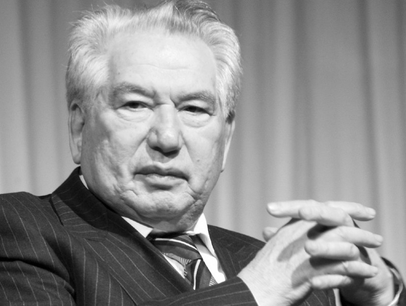 Чингиз Айтматов буюу Улаахан алчуурт хонгор минь