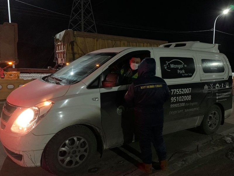 Баруунтурууны товчооны гарах хэсгээр 3 цагийн дотор 200 гаруй тээврийн хэрэгсэл нэвтэрчээ