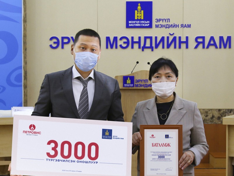 Петровис Группээс COVID-19 халдварыг илрүүлэх 3000 ширхэг түргэвчилсэн оношлуур хандивлалаа
