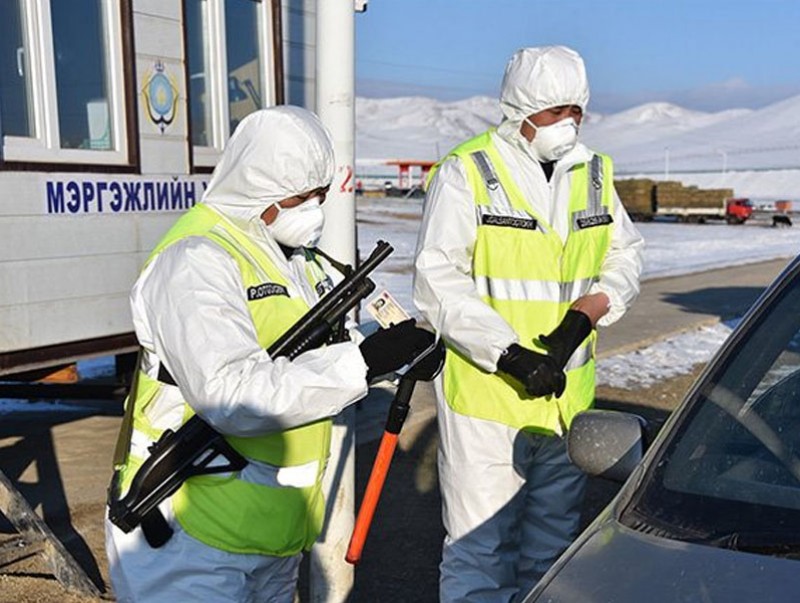 Хяналтын цэгүүдээр нэвтэрч буй иргэдээс асуумж авна