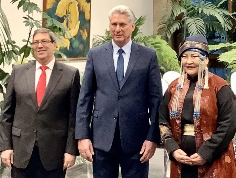 Бүгд найрамдах Куба улсын Ерөнхийлөгчид Итгэмжлэх жуух бичгээ өргөн барив
