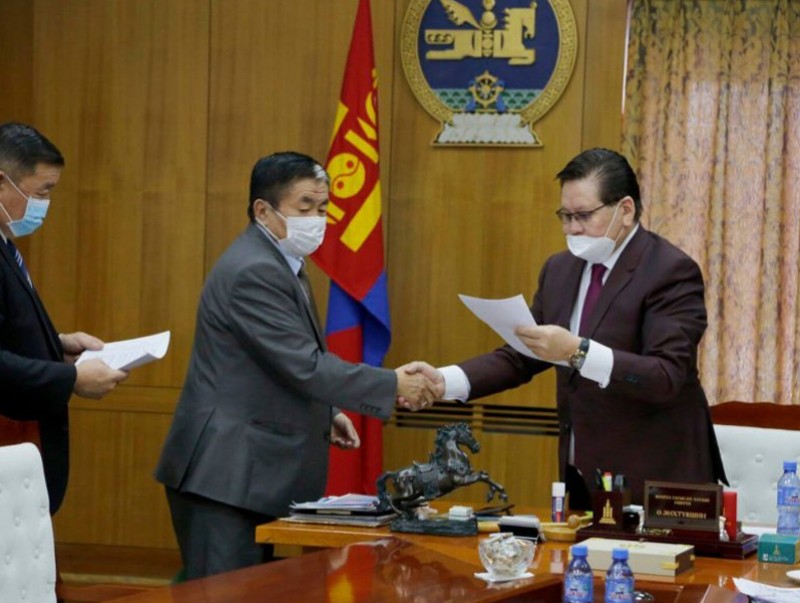 Чөлөөт бүсүүдийн албан хаагчид нэг өдрийн цалингаа хандивлалаа
