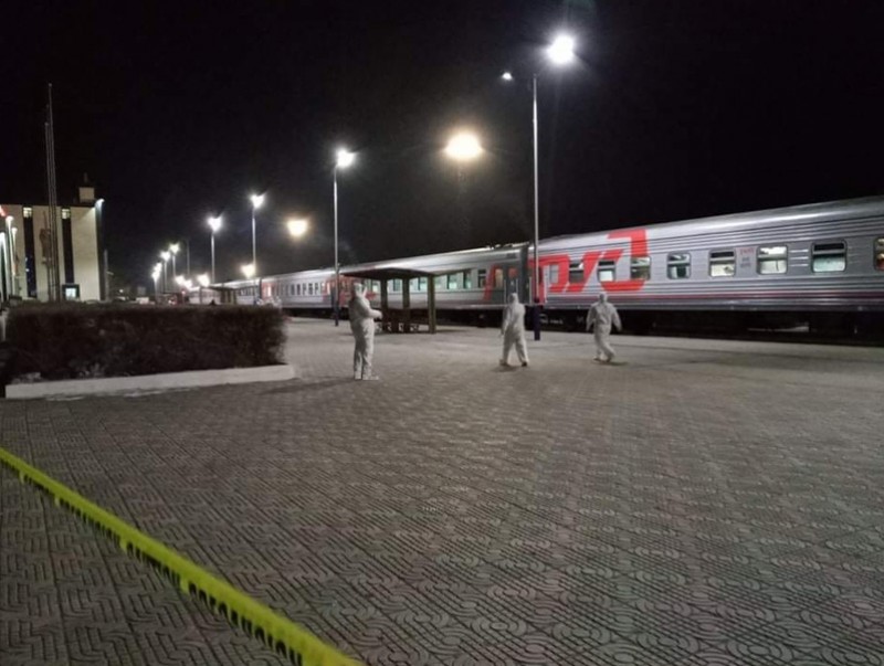 Сүхбаатар боомтын төмөр замаар хил нэвтэрсэн 52 иргэнийг тусгаарлав