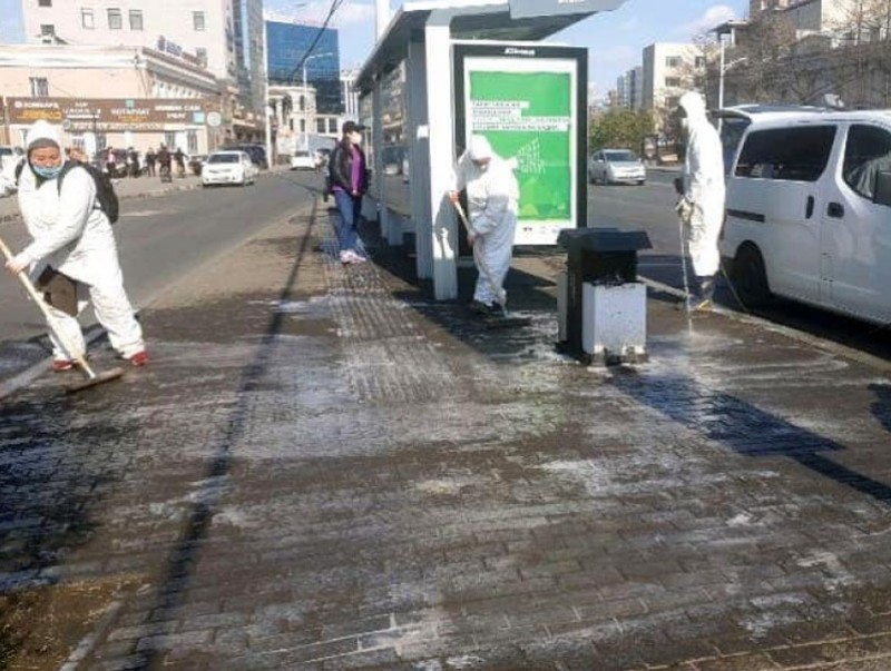Автобусны буудлуудыг тусгай цэвэрлэгээний бодисоор угаах ажил үргэлжилж байна