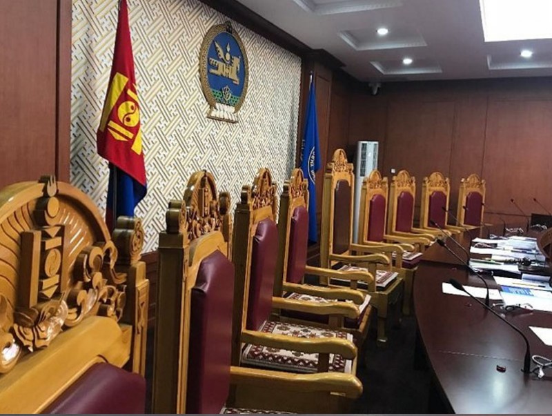 Үндсэн хуулийн цэцийн дунд суудлын хуралдаан болно