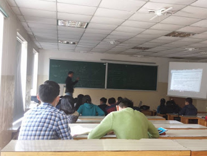 Төгсөх ангийнханд тавдугаар сарын 11-нээс танхимын давтлага өгнө