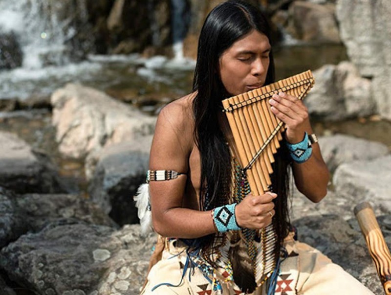 "Тансаг аялгуу" цуврал: Leo Rojas