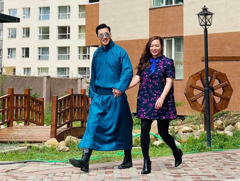 Олны танил эрхмүүд ямар дээл, цамц сонгож, саналаа өгөв