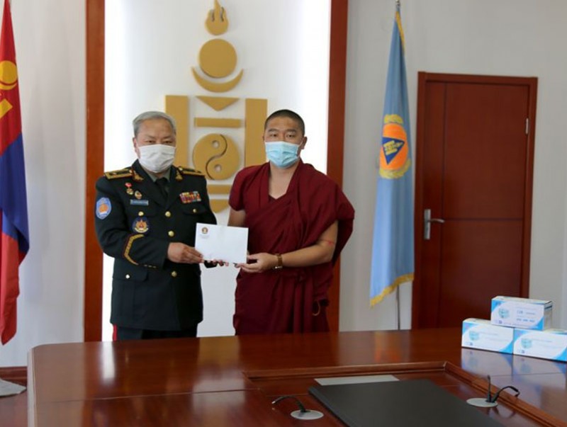БНЭУ-аас ирсэн ламхай нар хандив өргөлөө