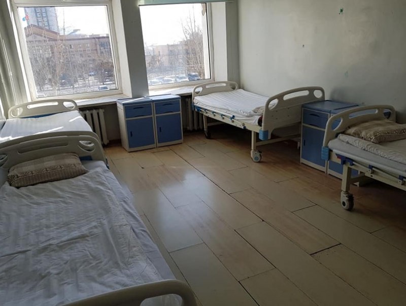 Зарим эмнэлэг, сургуулийг чөлөөлж, тусгаарлах байр болгож байна