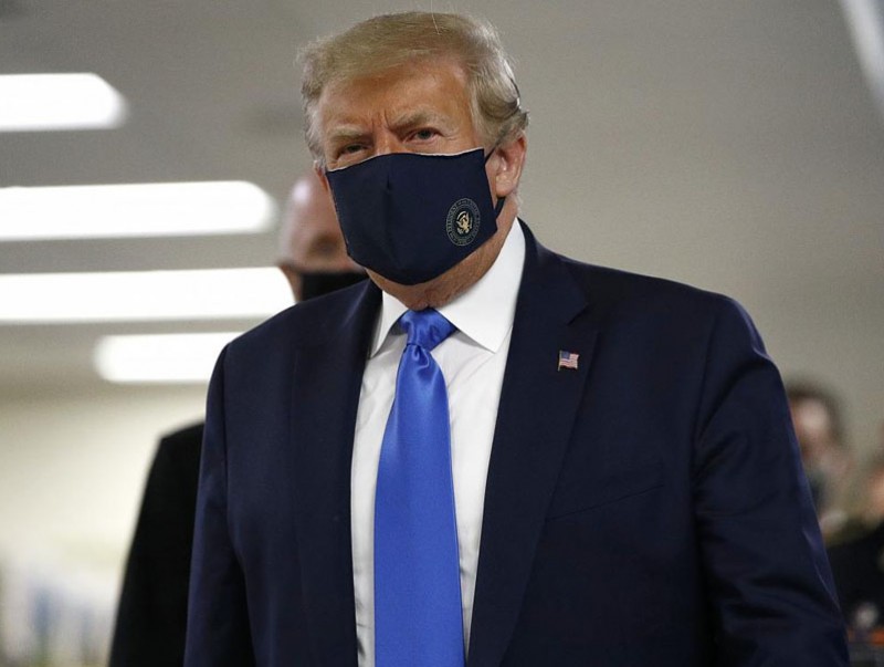 Дональд Трамп: Америкчуудыг амны хаалт зүүхийг албадахгүй