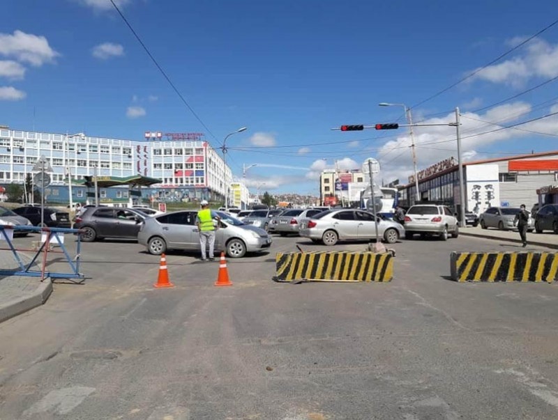 Замын хөдөлгөөнийг түр хааж шугам хоолойн ажил хийгдэж байна