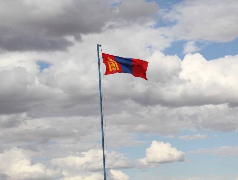 Бүтээн байгуулалт сүндэрлэсэн замаар...