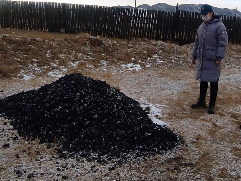 Гурван өрхийн таван тонн түүхий нүүрсийг битүүмжиллээ