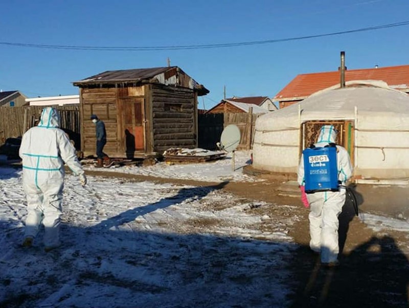 Ковид-19-ын батлагдсан голомтод ЗӨСТөв голомтын эцсийн халдваргүйжүүлэлт хийж байна