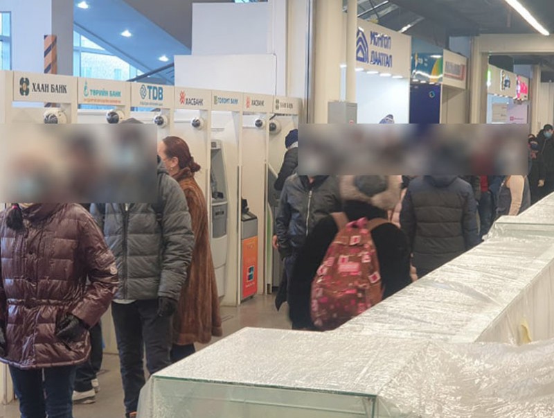 Иргэд хүнсээ цуглуулахдаа хүн хоорондын зай барихгүй байна