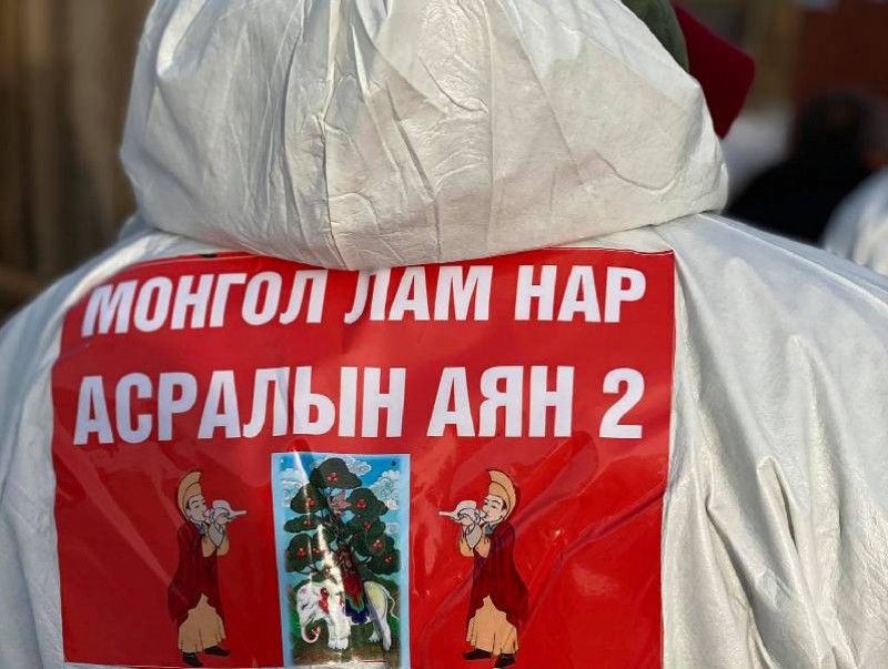 Лам нар зорилтот бүлгийн 300 гаруй өрхөд мах, гурил, аарц хүргэж өгчээ