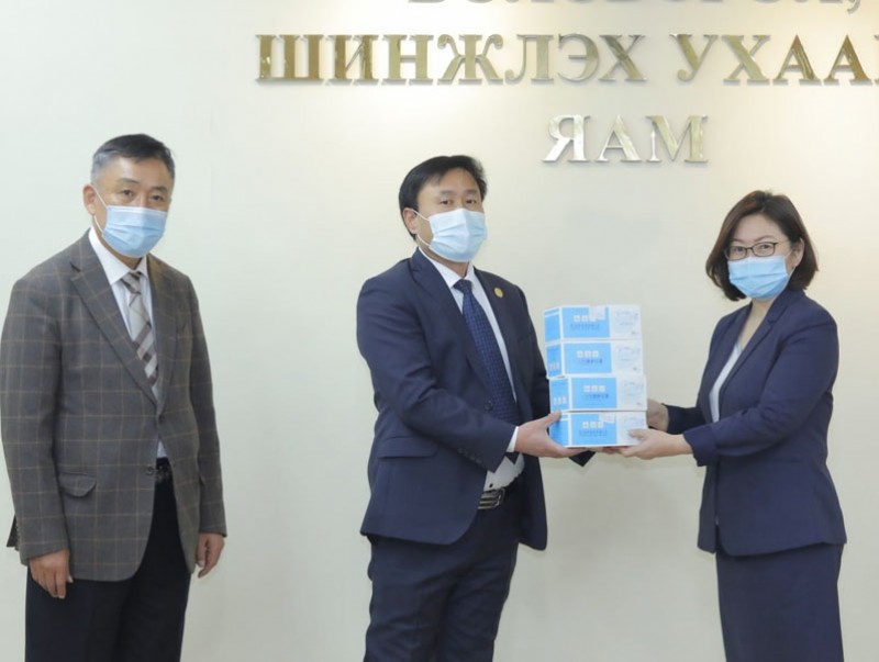 4000 ширхэг амны хаалт хандивлалаа