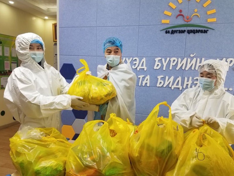 Зорилтот бүлгийн хүүхдүүдэд хүнсний дэмжлэг үзүүлж байна