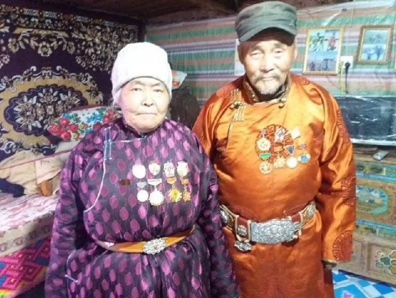 Бүх хөвгүүдээ цэрэгт явуулсан аав