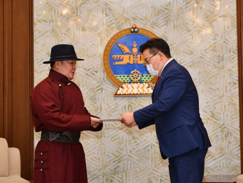 Ерөнхийлөгч Х.Баттулга оффшор бүсээс орж ирсэн хөрөнгөөр өрх бүрд нэг сая төгрөгийн дэмжлэг үзүүлэх УИХ-ын тогтоолын төсөл өргөн барилаа