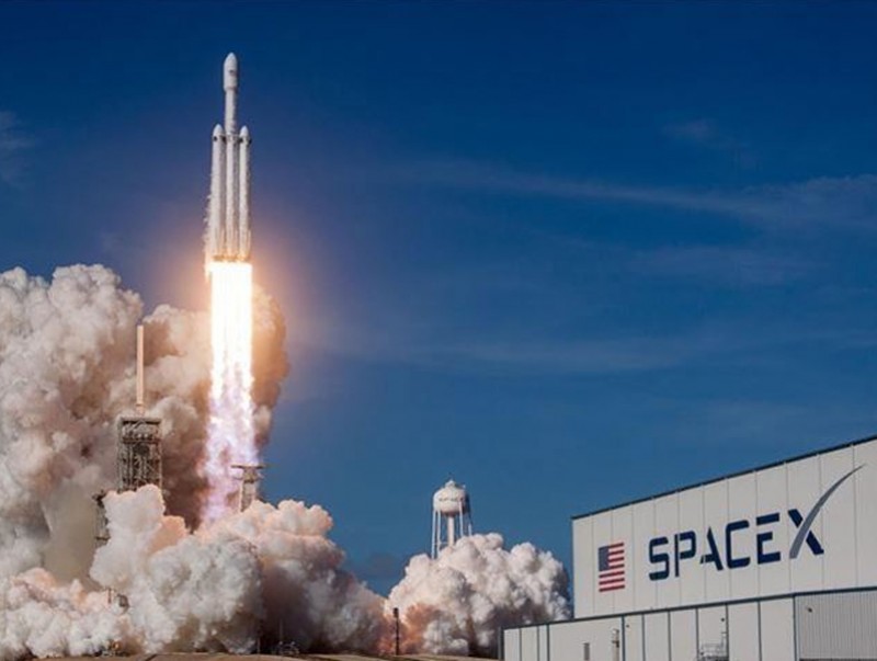 "SpaceX" компанийн пуужин 60 хиймэл дагуулыг дэлхийн тойрог замд хүргэжээ