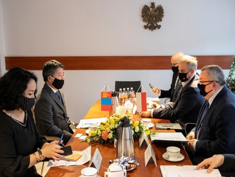 БНПУ-ын дэд бүтцийн сайд А.Адамчиктай Элчин сайд Б.Дорж уулзав