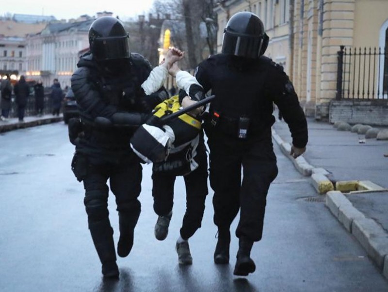 ОХУ-д болсон жагсаалын үеэр 1700 гаруй хүнийг баривчилжээ
