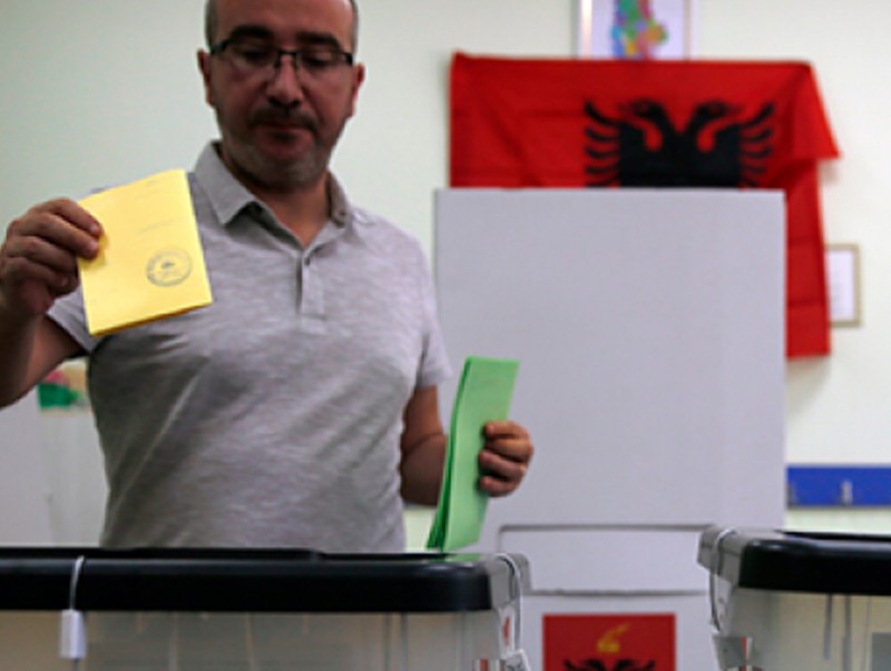 Албанид өнөөдөр парламентын сонгуулийн санал хураалт болж байна