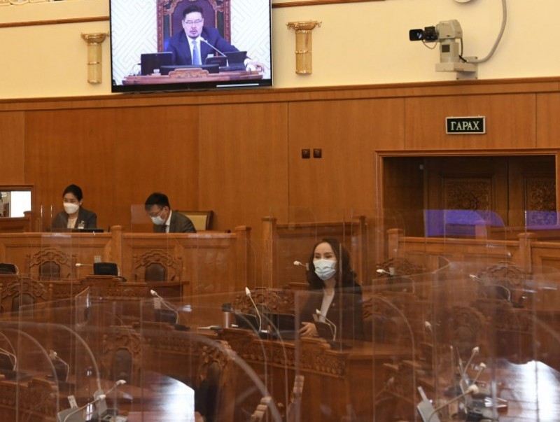 Хүүхдээ 3 нас хүрэхээс өмнө ажилд орсон ч тэтгэмж олгох зохицуулалттай хуулийн төслийн анхны хэлэлцүүлгийг хийв