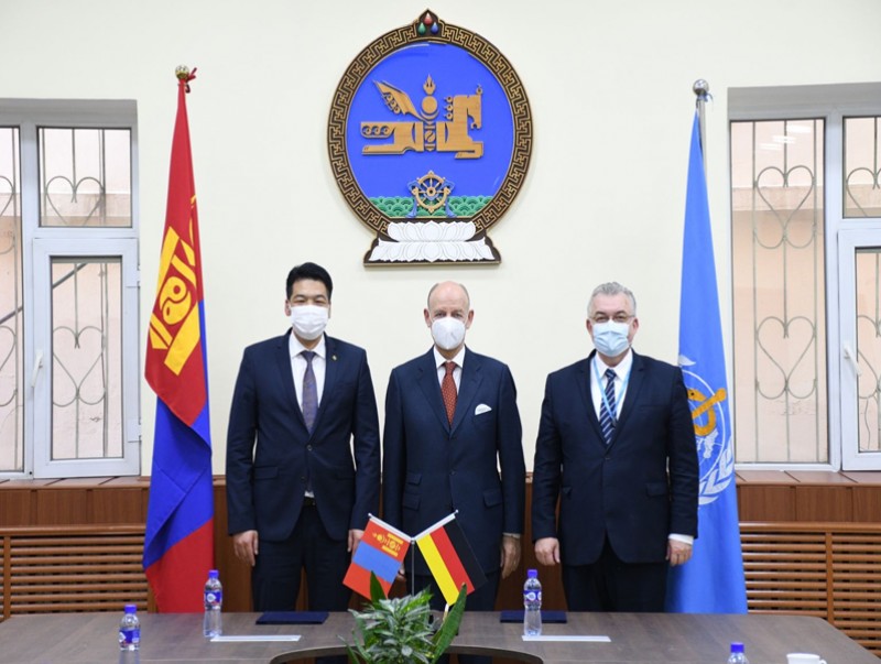 ХБНГУ-ын Засгийн газраас үзүүлж буй хүмүүнлэгийн тусламжийг хүлээлгэн өглөө