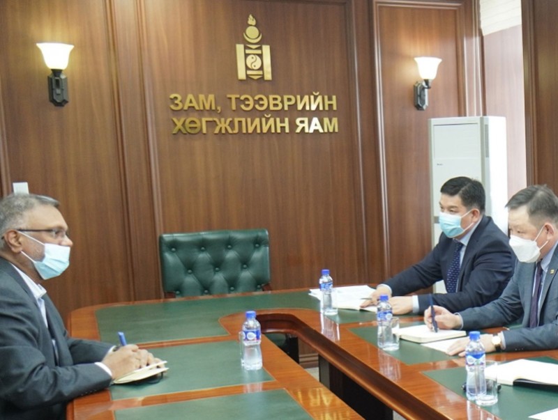 Улаанбаатар-Дарханы авто замын талаар санал солилцов