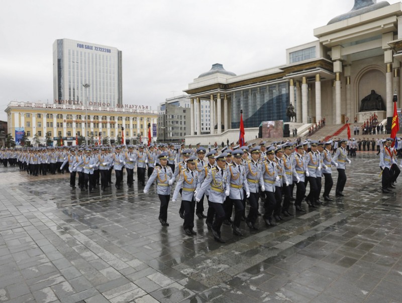 Олон улсын энхийг сахиулагчдын өдөрт зориулсан цэргийн ёслолын ажиллагаа /фото/