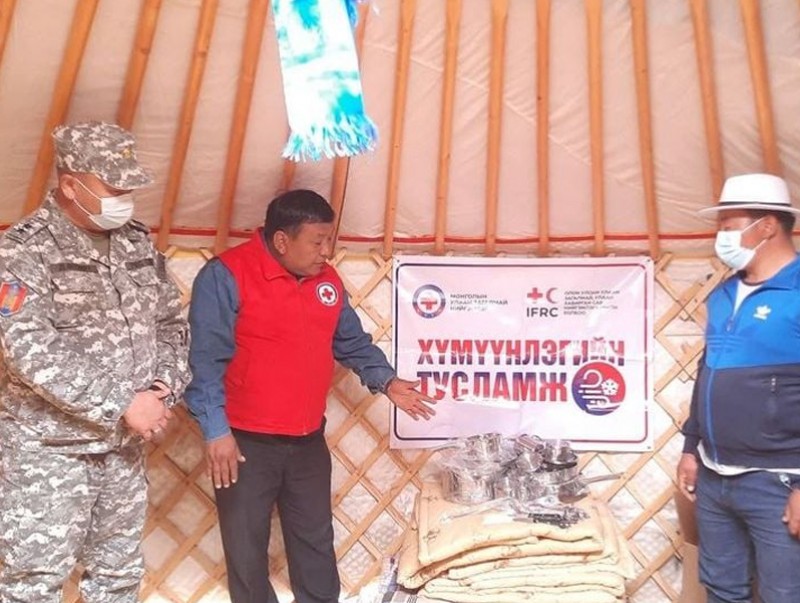 Байгалийн гамшигт өртсөн өрхүүдэд “Хүмүүнлэгийн тусламж” үзүүлэв