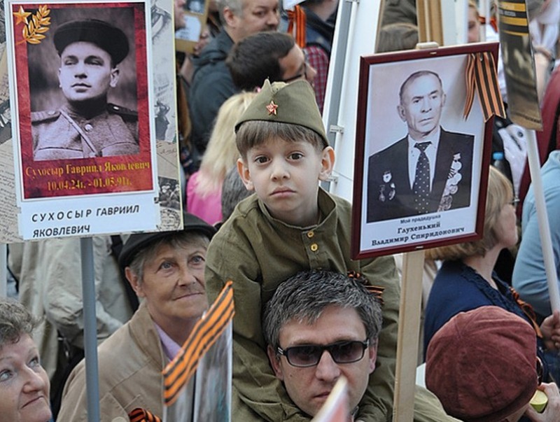 "Бессмертный полк" буюу Үхэшгүй мөнхийн хороо
