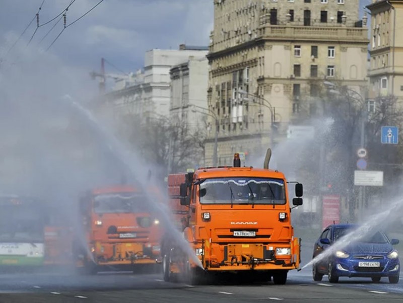 Москвад өргөн хүрээтэй ариутгал, халдваргүйтэл хийж байна