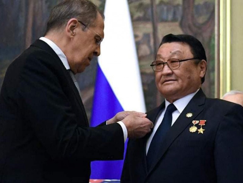 Сергей Лавров Ж.Гүррагчаад Александр Невскийн одон гардууллаа