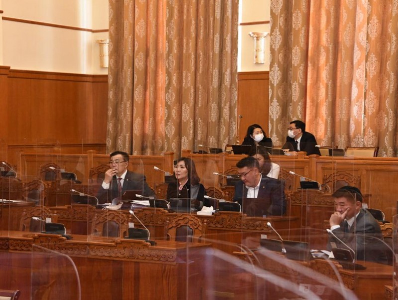 Хөдөлмөрийн тухай хуулийн шинэчилсэн найруулгын төслийг эцэслэн батлуулахаар шилжүүллээ