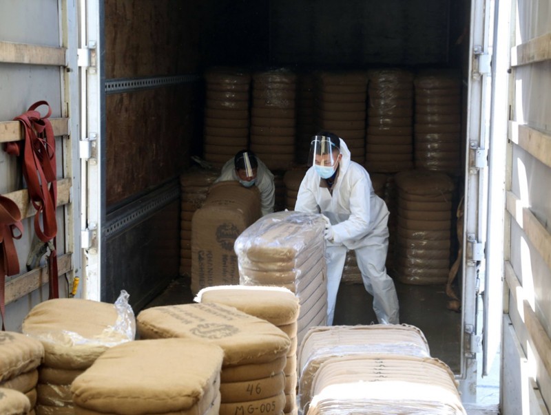 Монгол ноолуур анх удаа газраар Итали улс руу тээвэрлэгдлээ