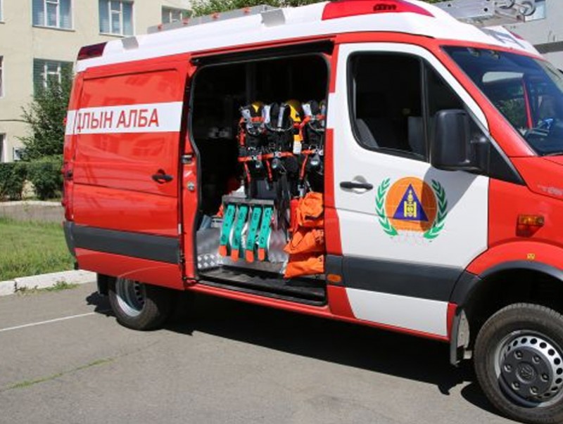 Автомашины осолд орж, хавчуулагдсан иргэнийг аварлаа