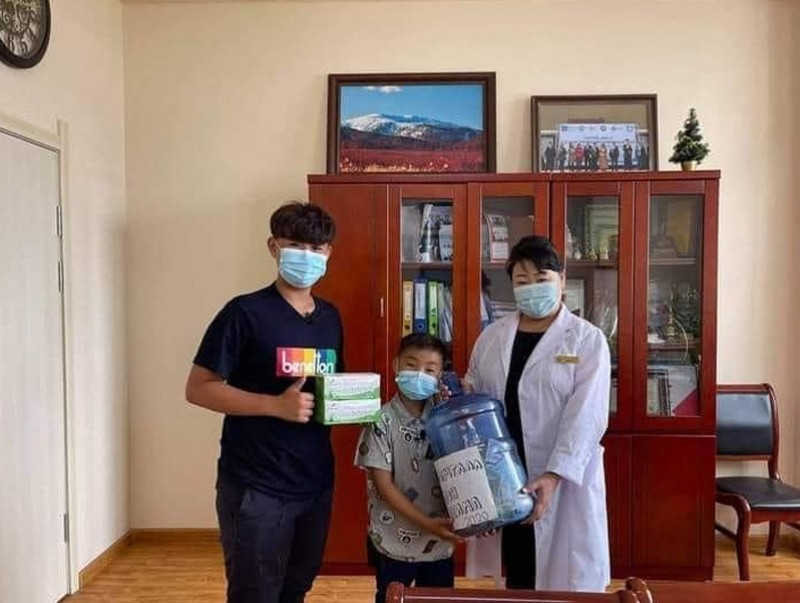 Токиогийн олимп үзэхээр цуглуулсан мөнгөө эмнэлэгт хандивлажээ