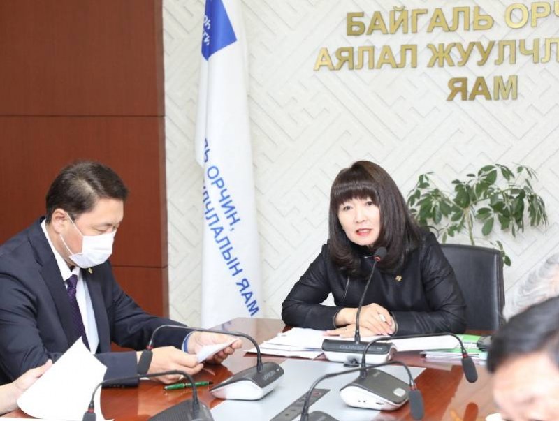 Хөвсгөл нуурт живсэн машин, техникийг татан гаргах ажиллагааг зохион байгуулах ажлын хэсэг хуралдлаа