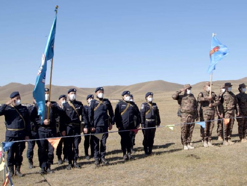 Мөрдэстэй эмч, ажилтнууд буухиа тэмцээнд өрсөлдөж байна