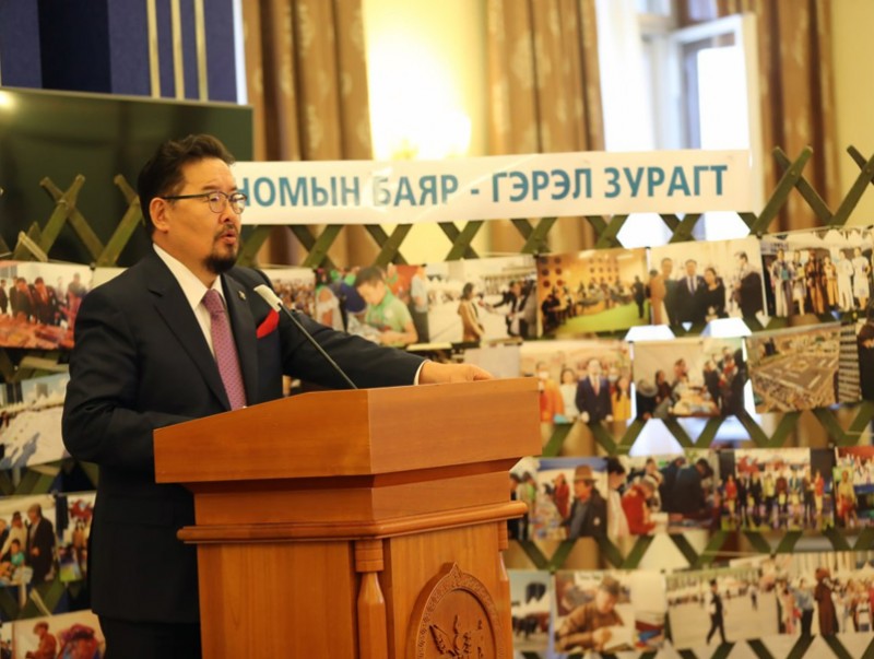 “Мэргэн ном” шагналыг гардуулав